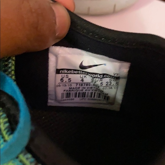 Nike Free Tenis Shoe - Picture 2 of 4